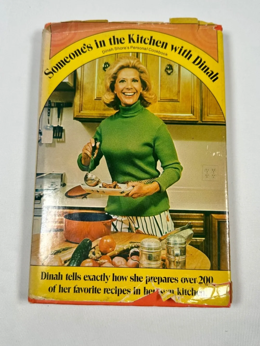 Vintage 1973 Someone's In The Kitchen with Dinah Shore Hardcover Cookbook, DJ